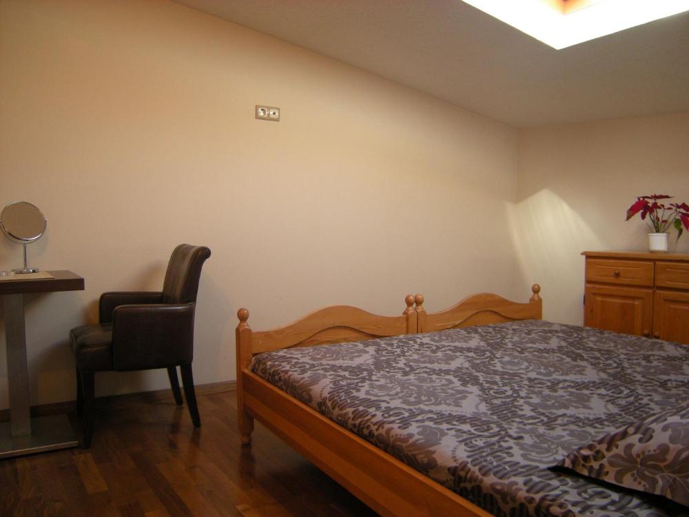 Room image 3